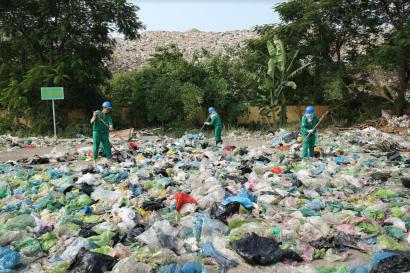 Post-consumer-plastics-waste-is-segregated-and-dried-by-URENCO-Haiphong-1